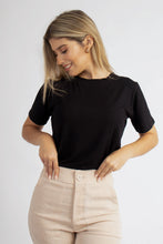 Cargar imagen en el visor de la galería, CAMISETA BASICA NEGRO
