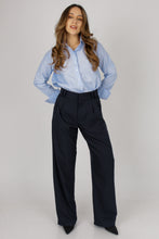 Cargar imagen en el visor de la galería, BLUSA CLASSY LISTADO AZUL
