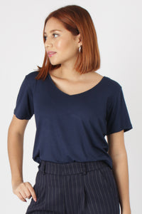 CAMISETA BASICA CUELLO V AZUL MARINO