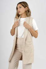 Cargar imagen en el visor de la galería, CHALECO COCO BEIGE
