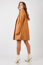 Cargar imagen en el visor de la galería, SACO OLENKA CAMEL
