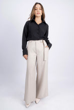 Cargar imagen en el visor de la galería, BLUSA CLASSY NEGRO

