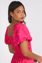 Cargar imagen en el visor de la galería, VESTIDO KIARA FUCSIA

