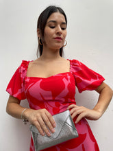 Cargar imagen en el visor de la galería, VESTIDO KIARA FUCSIA
