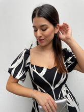 Cargar imagen en el visor de la galería, VESTIDO KIARA NEGRO
