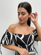 Cargar imagen en el visor de la galería, VESTIDO KIARA NEGRO
