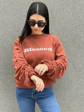 Cargar imagen en el visor de la galería, POLERA BLESSED LADRILLO
