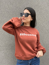 Cargar imagen en el visor de la galería, POLERA BLESSED LADRILLO
