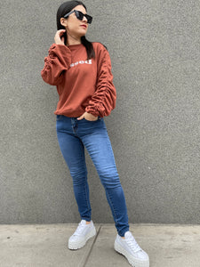 POLERA BLESSED LADRILLO