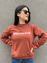 Cargar imagen en el visor de la galería, POLERA BLESSED LADRILLO
